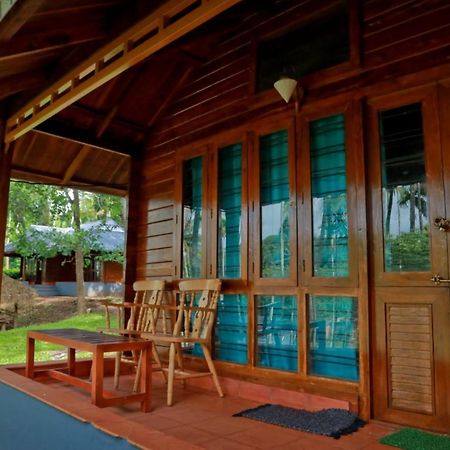 Royal Wooden Villa มานันทาวดี ภายนอก รูปภาพ