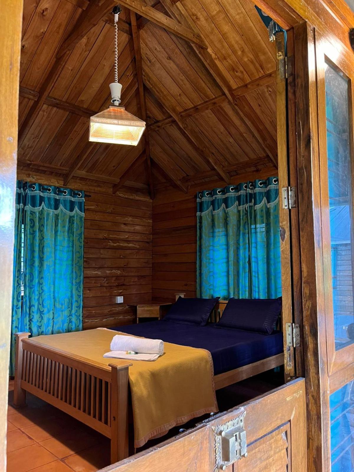 Royal Wooden Villa มานันทาวดี ภายนอก รูปภาพ