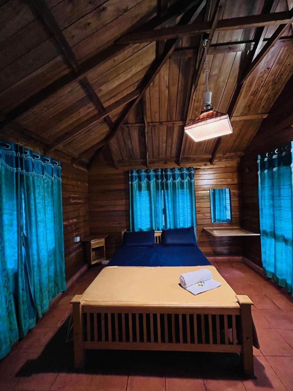 Royal Wooden Villa มานันทาวดี ภายนอก รูปภาพ