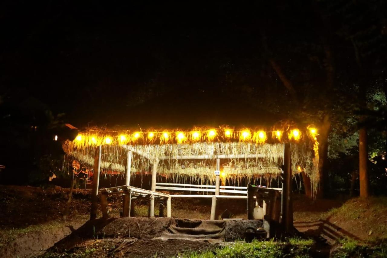Royal Wooden Villa มานันทาวดี ภายนอก รูปภาพ